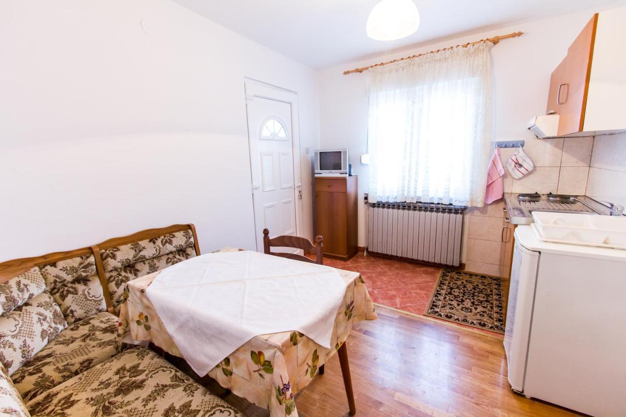 Apartments & Rooms Krk Krk Town Quarto foto