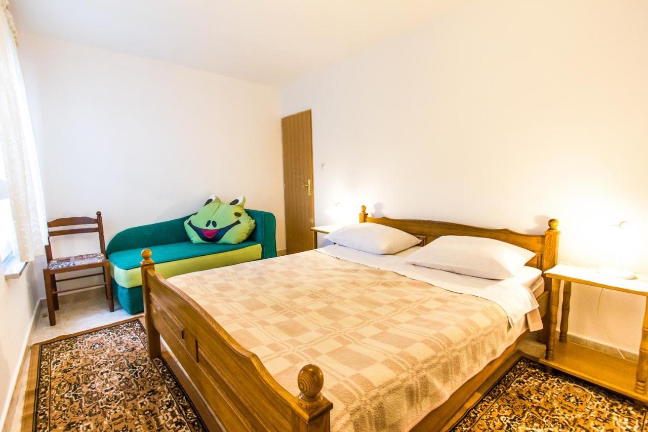 Apartments & Rooms Krk Krk Town Quarto foto